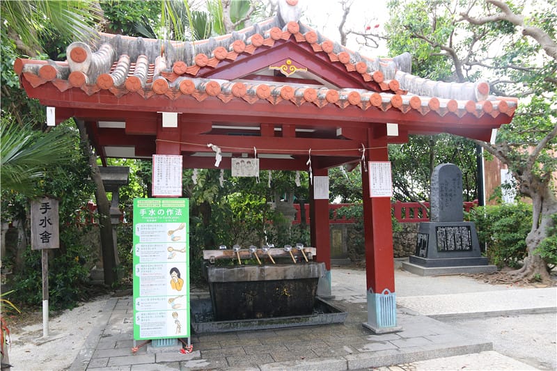 日本旅遊-波之上神宮 那霸市丨波之上海灘 建築於岩石邊的歷史海上神社 - 第6張圖 IMG_4062