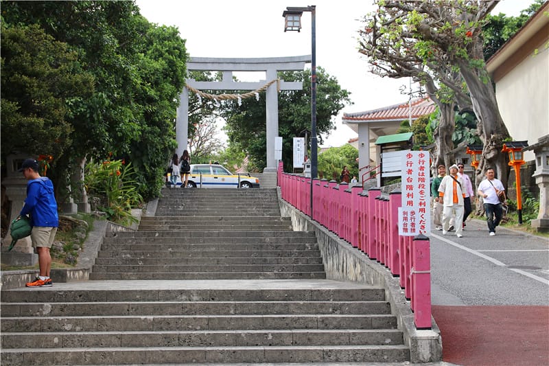 日本旅遊-波之上神宮 那霸市丨波之上海灘 建築於岩石邊的歷史海上神社 - 第2張圖 IMG_4056