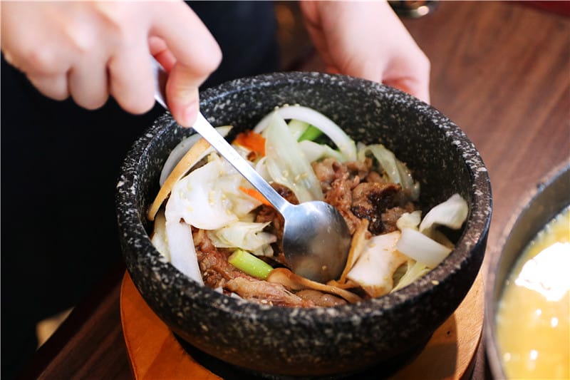 台南美食-釜山異國料理館 春川起司炒雞丨隱身巷弄小館 平價式的韓式料理美味 - 第17張圖 IMG_9858