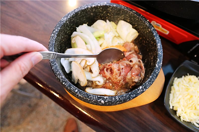 台南美食-釜山異國料理館 春川起司炒雞丨隱身巷弄小館 平價式的韓式料理美味 - 第16張圖 IMG_9854