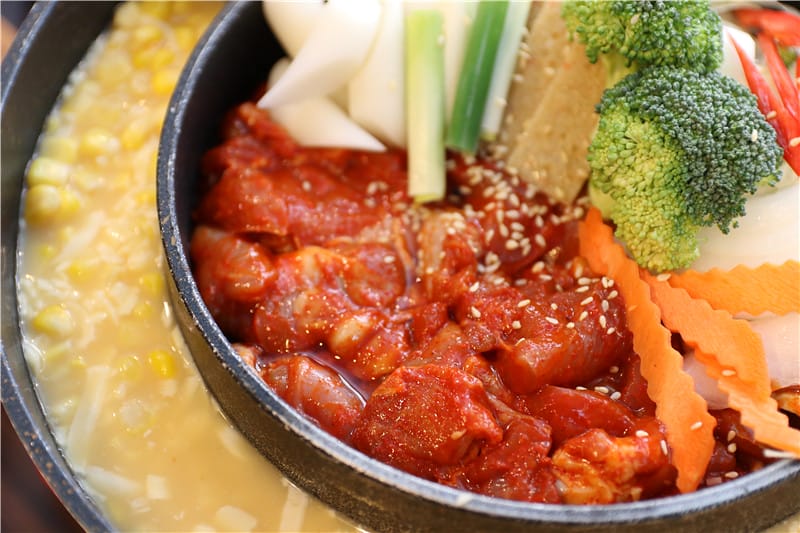 台南美食-釜山異國料理館 春川起司炒雞丨隱身巷弄小館 平價式的韓式料理美味 - 第28張圖 IMG_9872