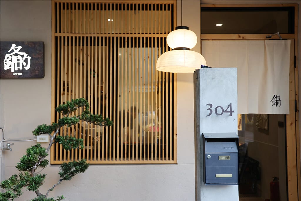 090A2456