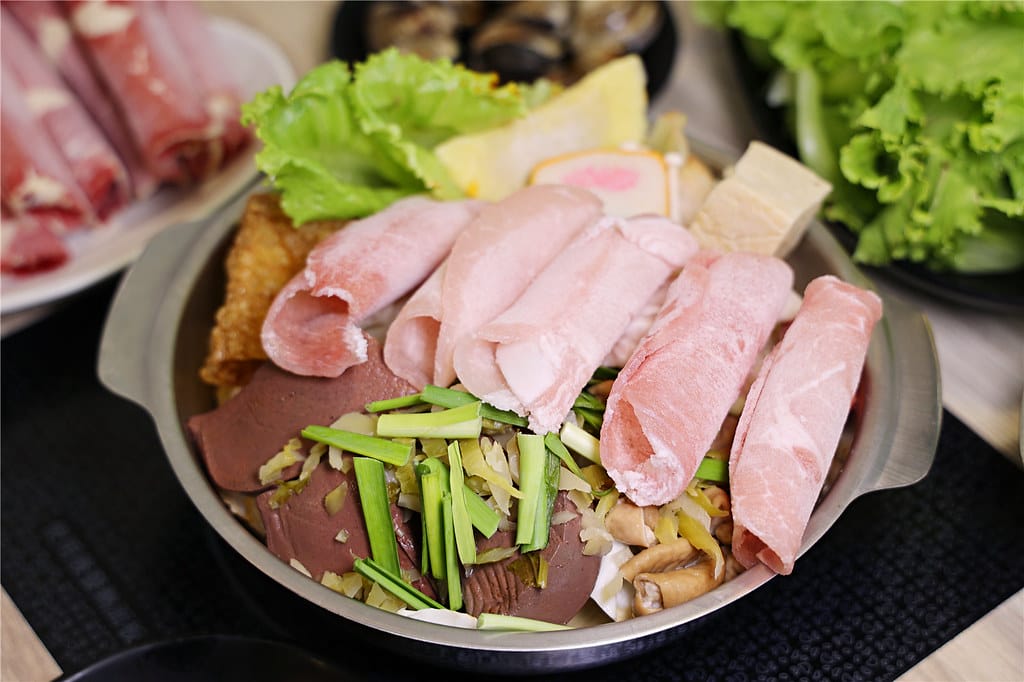 高雄美食-典之味火鍋 新開幕!! 佰元平價質感小火鍋 泡麵. 高雄美食-典之味火鍋 新開幕!! 佰元平價質感小火鍋 泡麵.
