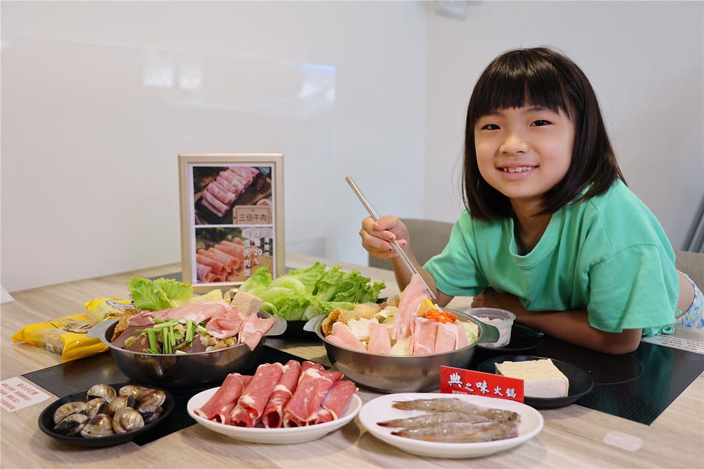 高雄美食-典之味火鍋 新開幕!! 佰元平價質感小火鍋 泡麵. 高雄美食-典之味火鍋 新開幕!! 佰元平價質感小火鍋 泡麵.