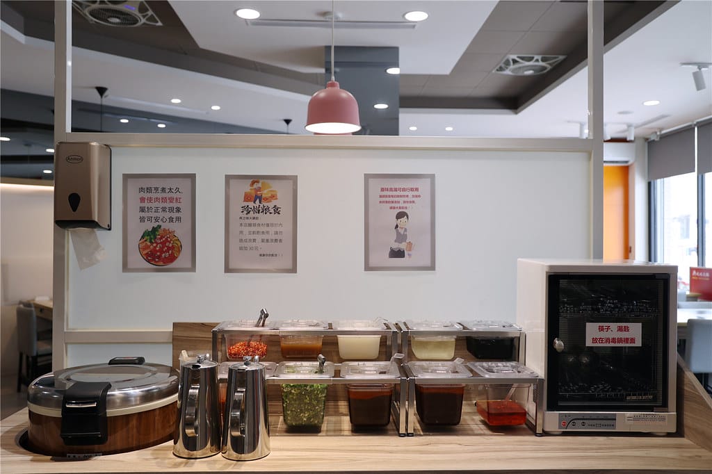 高雄美食-典之味火鍋 新開幕!! 佰元平價質感小火鍋 泡麵. 高雄美食-典之味火鍋 新開幕!! 佰元平價質感小火鍋 泡麵.