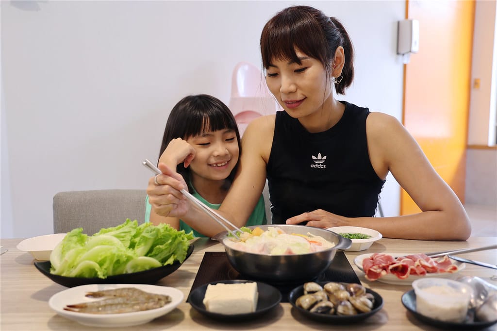 高雄美食-典之味火鍋 新開幕!! 佰元平價質感小火鍋 泡麵. 高雄美食-典之味火鍋 新開幕!! 佰元平價質感小火鍋 泡麵.