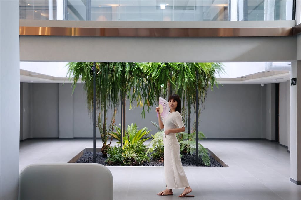 090A7903