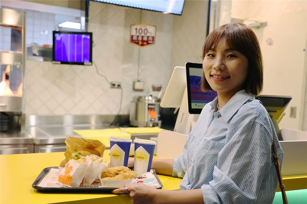 高雄美食-德州小騎士(新光左營門市) 人生第一口脆皮炸雞!? 090A9071
