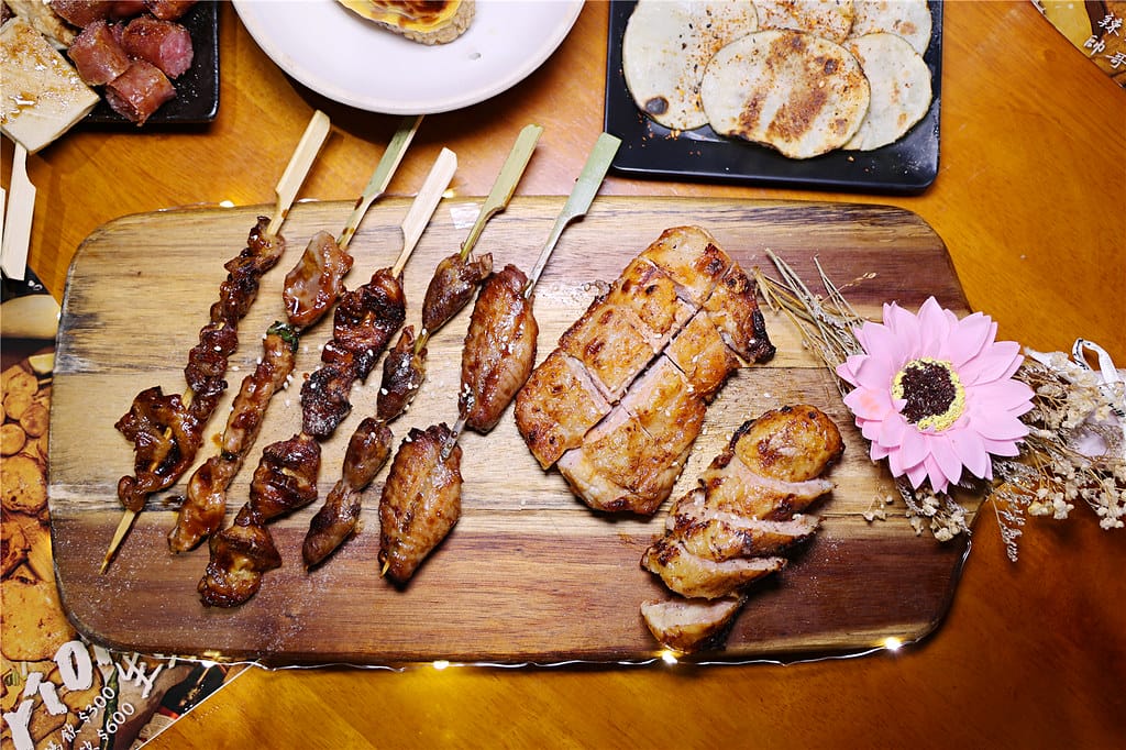雲林美食-酒窩焼き鳥 招牌起司烤飯糰丨宵夜場不敗的人氣選擇~ 090A0986