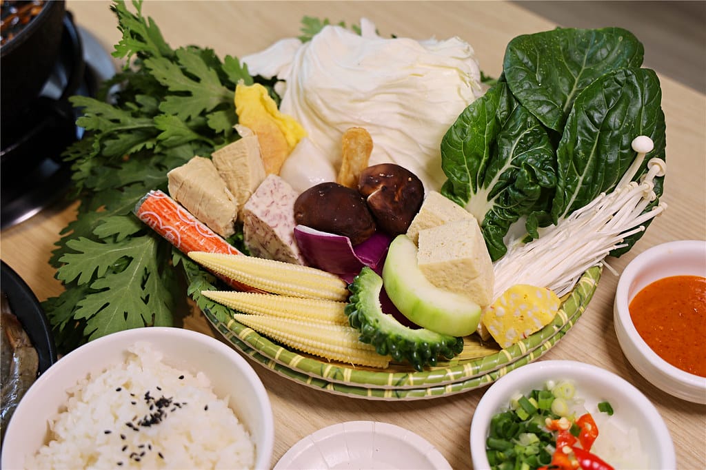 嘉義美食-八石什鍋(嘉義店) 食補火鍋湯頭的專家丨飲料.蔬菜 090A1071