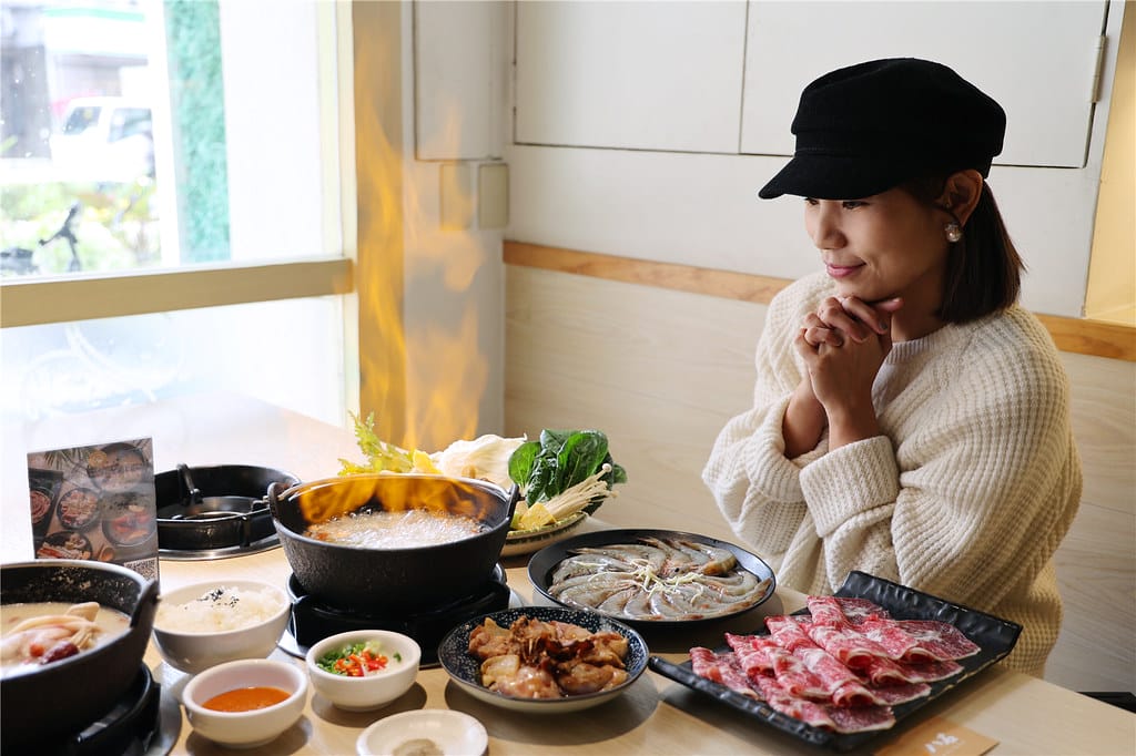 嘉義美食-八石什鍋(嘉義店) 食補火鍋湯頭的專家丨飲料.蔬菜 090A1102