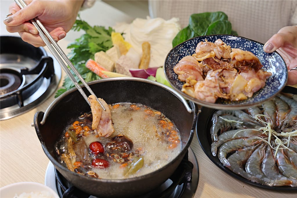 嘉義美食-八石什鍋(嘉義店) 食補火鍋湯頭的專家丨飲料.蔬菜 090A1116