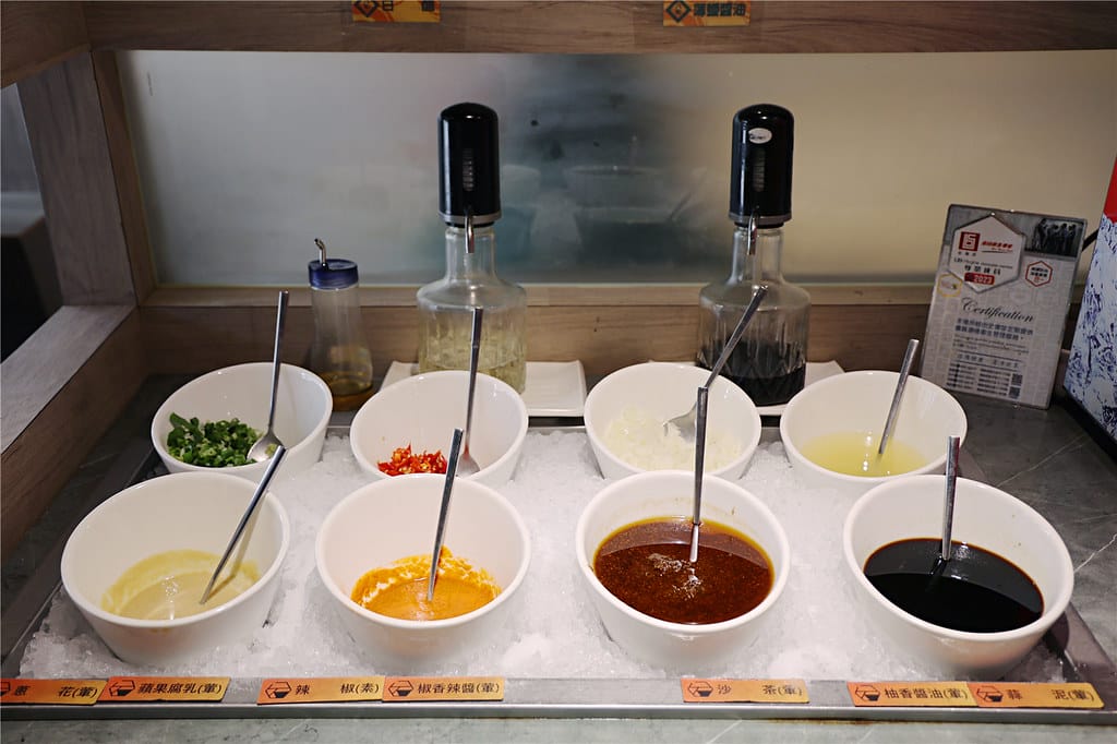 嘉義美食-八石什鍋(嘉義店) 食補火鍋湯頭的專家丨飲料.蔬菜 090A1041