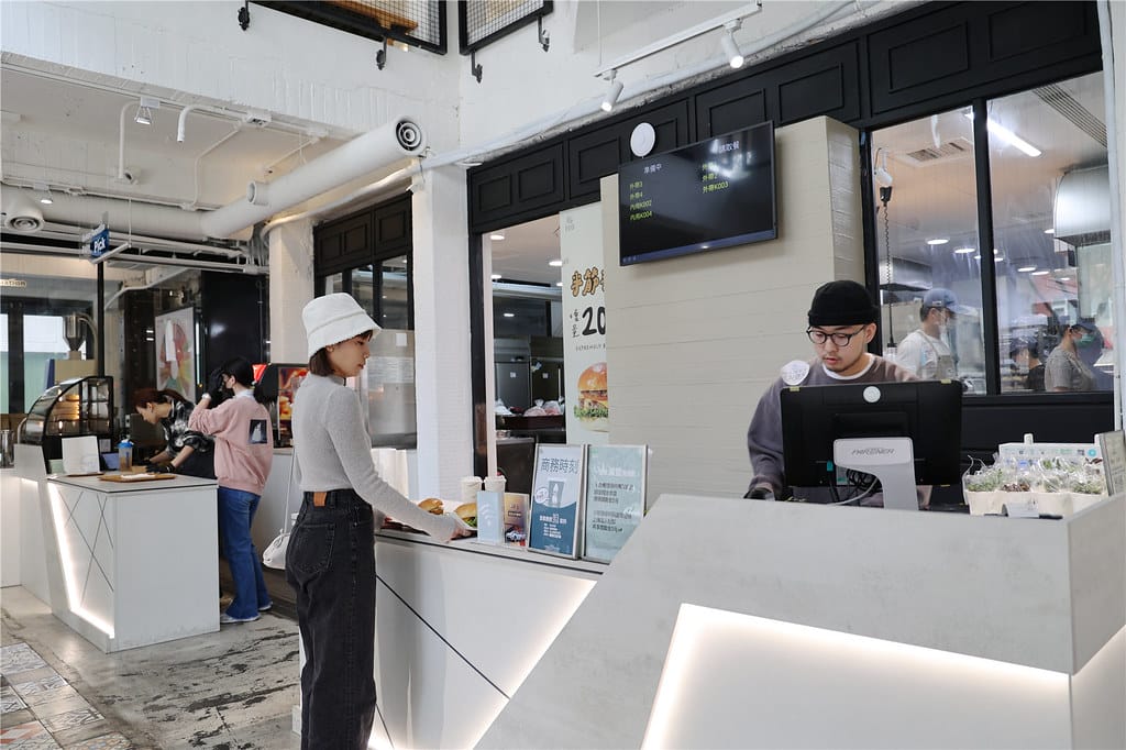 高雄美食-及時樂漢堡 新開幕!? 網美質感手作漢堡店~ 半筋 090A3505
