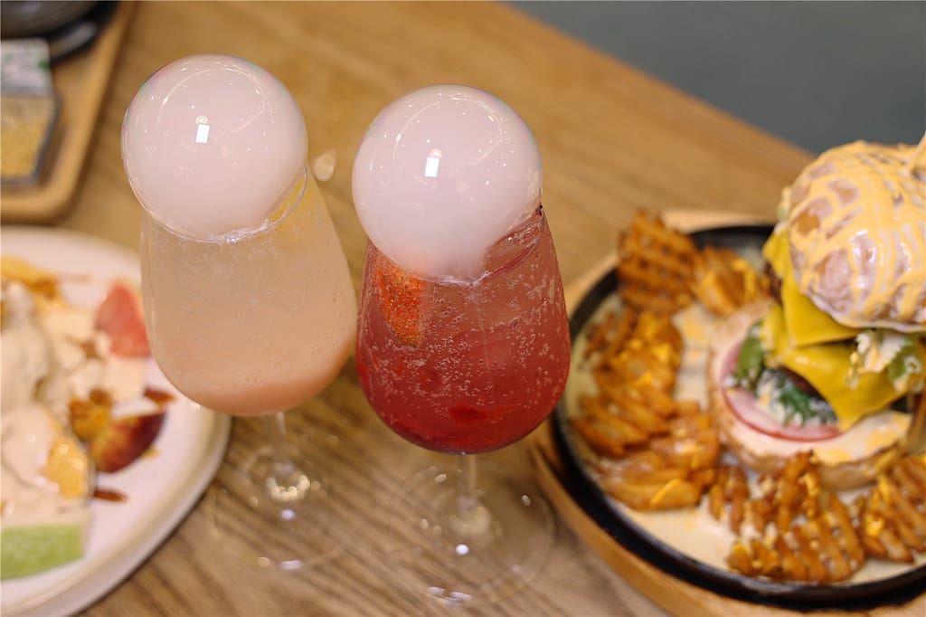台南三井美食-被舒芙蕾耽誤的釡飯餐廳丨招牌雙色起司瀑布漢堡及 090A8558
