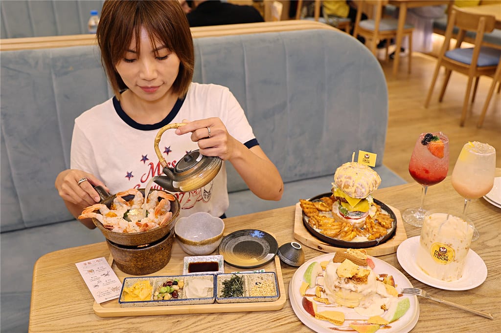 台南三井美食-被舒芙蕾耽誤的釡飯餐廳丨招牌雙色起司瀑布漢堡及 090A8575