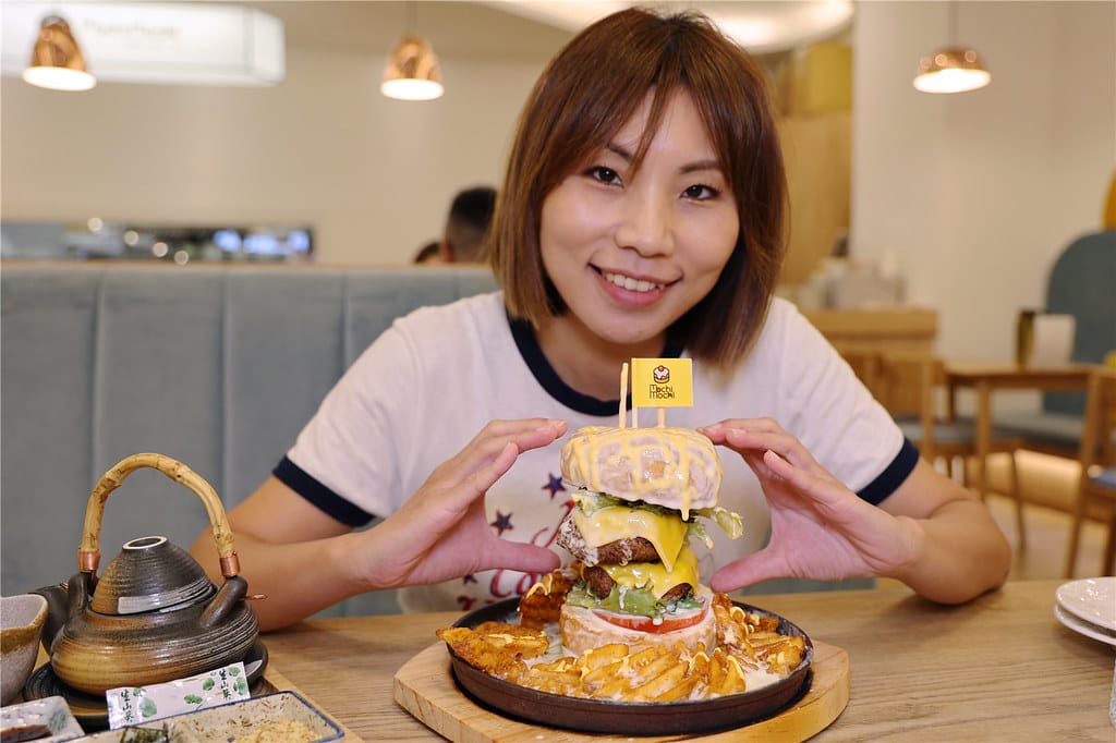 台南三井美食-被舒芙蕾耽誤的釡飯餐廳丨招牌雙色起司瀑布漢堡及 090A8517
