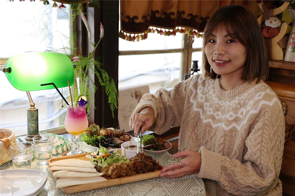 屏東美食-旁聽席 風景宜人的異國料理餐廳丨超適合情侶約會的私