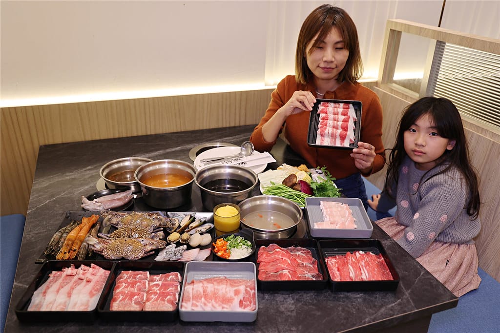 屏東美食-新千葉火鍋(屏東店) 不只是火鍋吃到飽? 猶如高檔