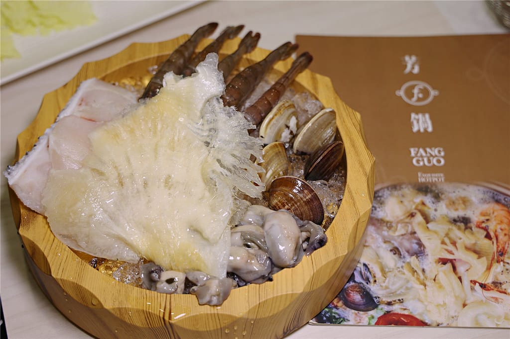 台南美食-芳鍋魚翅鍋物 新開幕!! 以實在價格享受極品魚翅~