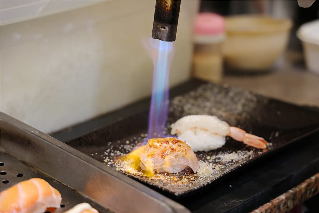 高雄美食-Soka壽司 隱身三多商圈興中夜市巷弄內的職人炙燒 高雄美食-Soka壽司 隱身三多商圈興中夜市巷弄內的職人炙燒
