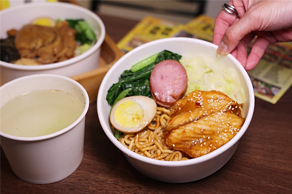 台南小吃-食樂拾參 餐盒鍋物專賣(1013成大店) 平價式鍋