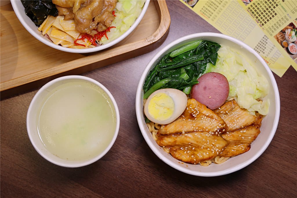 台南小吃-食樂拾參 餐盒鍋物專賣(1013成大店) 平價式鍋