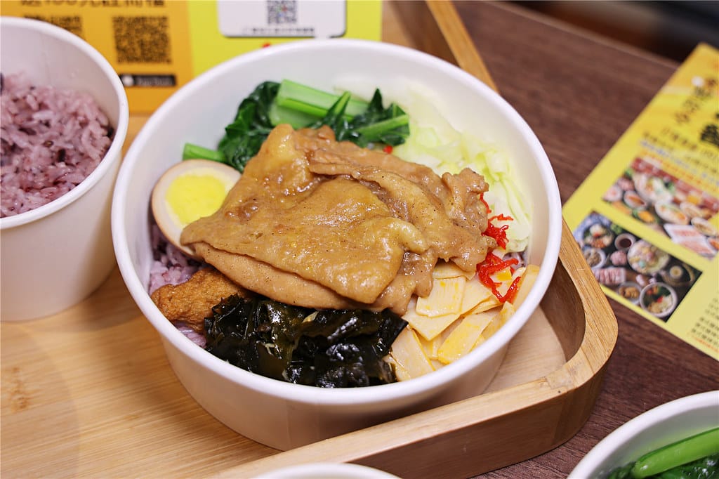 台南小吃-食樂拾參 餐盒鍋物專賣(1013成大店) 平價式鍋