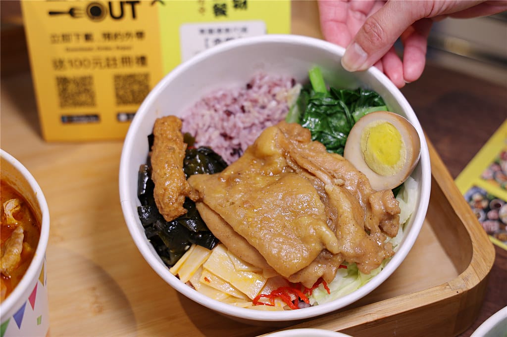 台南小吃-食樂拾參 餐盒鍋物專賣(1013成大店) 平價式鍋