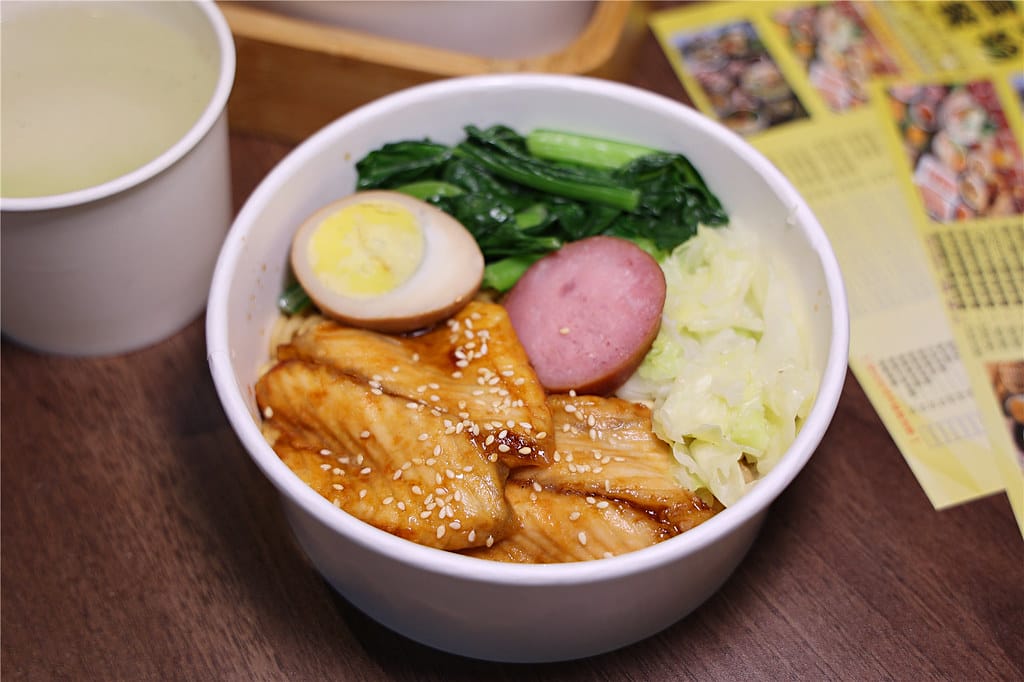 台南小吃-食樂拾參 餐盒鍋物專賣(1013成大店) 平價式鍋