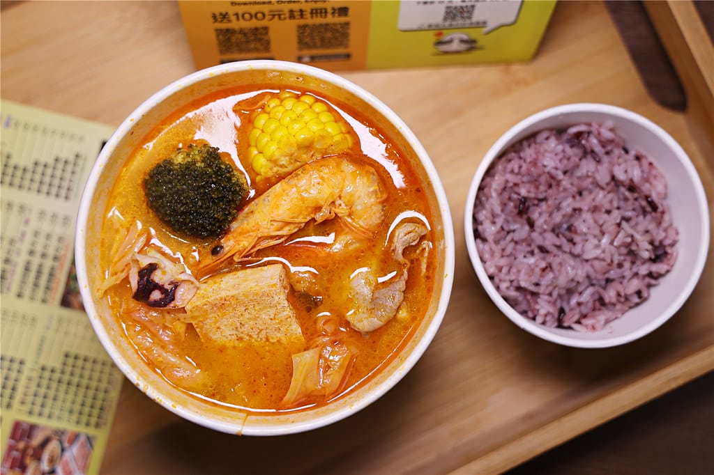 台南小吃-食樂拾參 餐盒鍋物專賣(1013成大店) 平價式鍋
