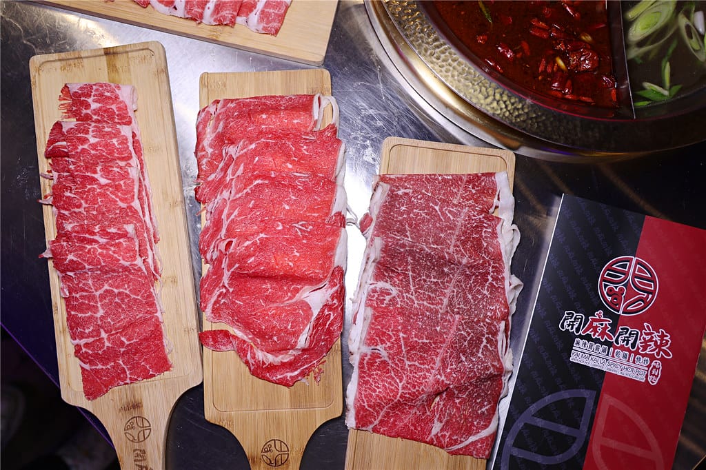 高雄美食-開麻開辣 鴛鴦火鍋.乾鍋.快炒吃到飽 新開幕~ 多 高雄美食-開麻開辣 鴛鴦火鍋.乾鍋.快炒吃到飽 新開幕~ 多