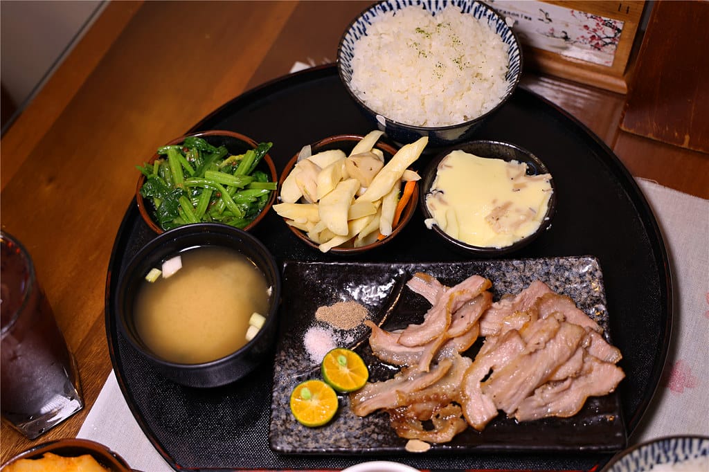 台南美食-櫻之庭 沒訂位吃不到!? 老宅裡的日式簡餐定食 必 台南美食-櫻之庭 沒訂位吃不到!? 老宅裡的日式簡餐定食 必