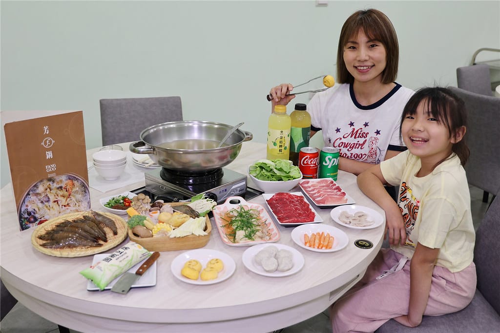 台南美食-芳鍋魚翅火鍋 原汁甘醇的鮮甜湯頭丨品嚐不一樣的平價