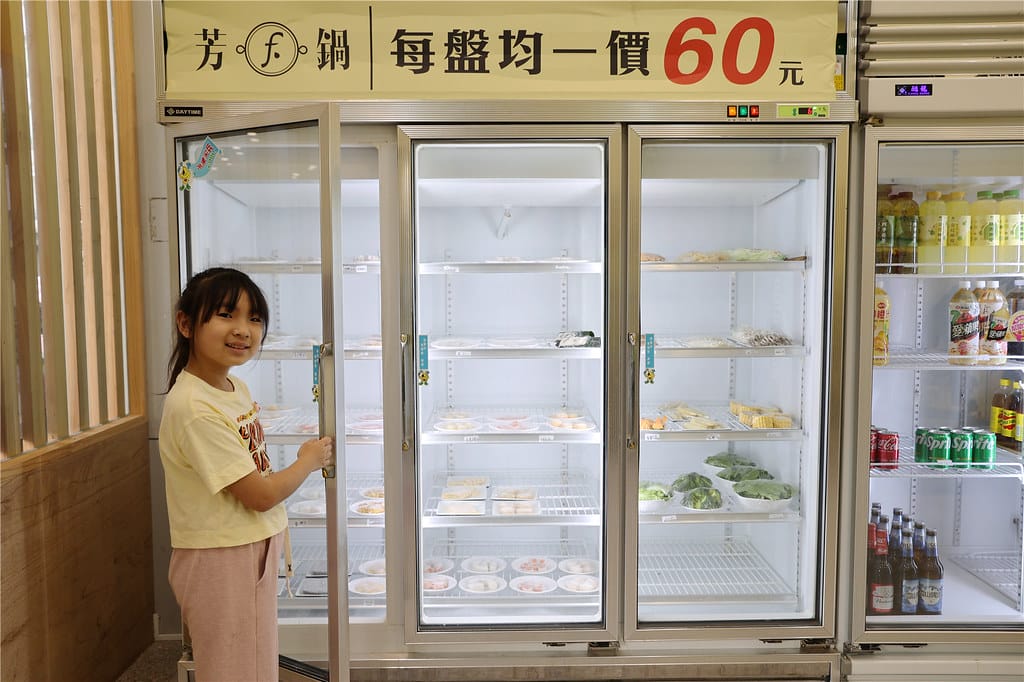 台南美食-芳鍋魚翅火鍋 原汁甘醇的鮮甜湯頭丨品嚐不一樣的平價