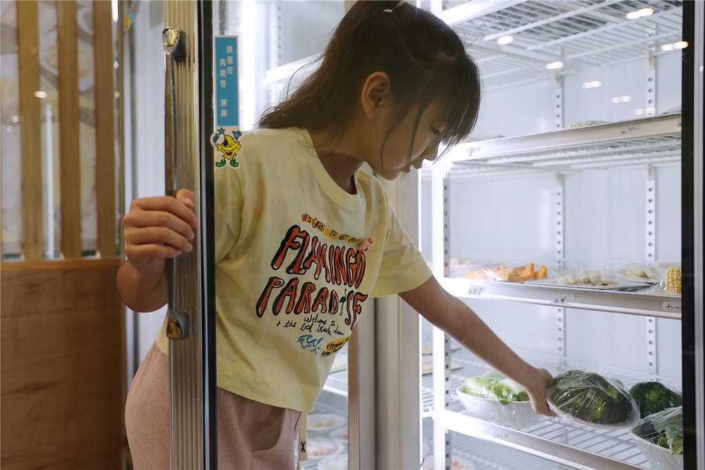台南美食-芳鍋魚翅火鍋 原汁甘醇的鮮甜湯頭丨品嚐不一樣的平價