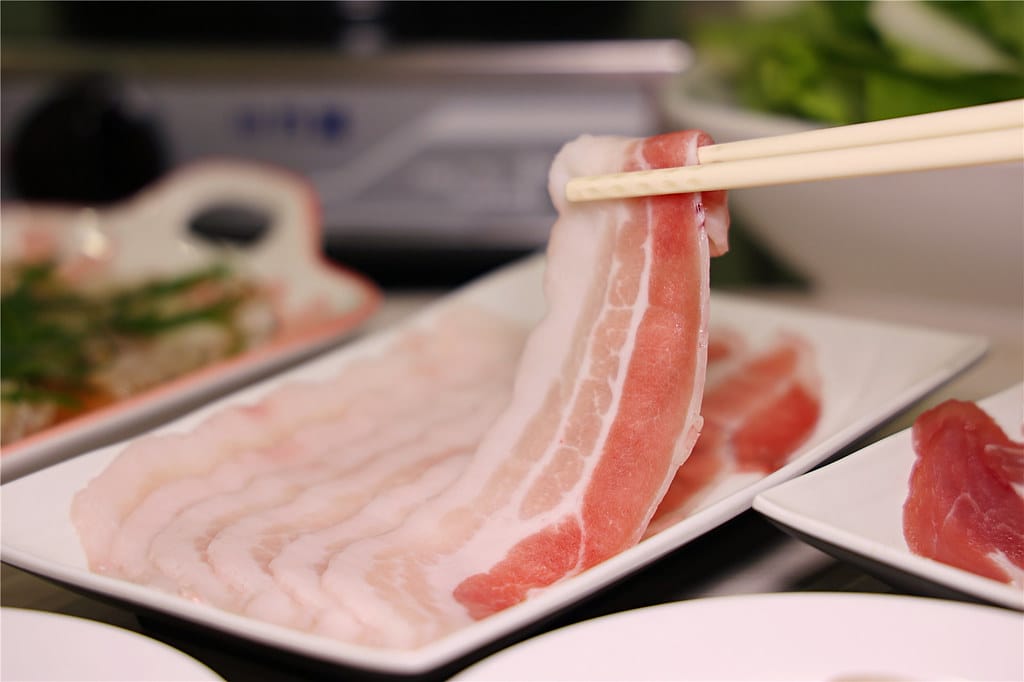 台南美食-芳鍋魚翅火鍋 原汁甘醇的鮮甜湯頭丨品嚐不一樣的平價
