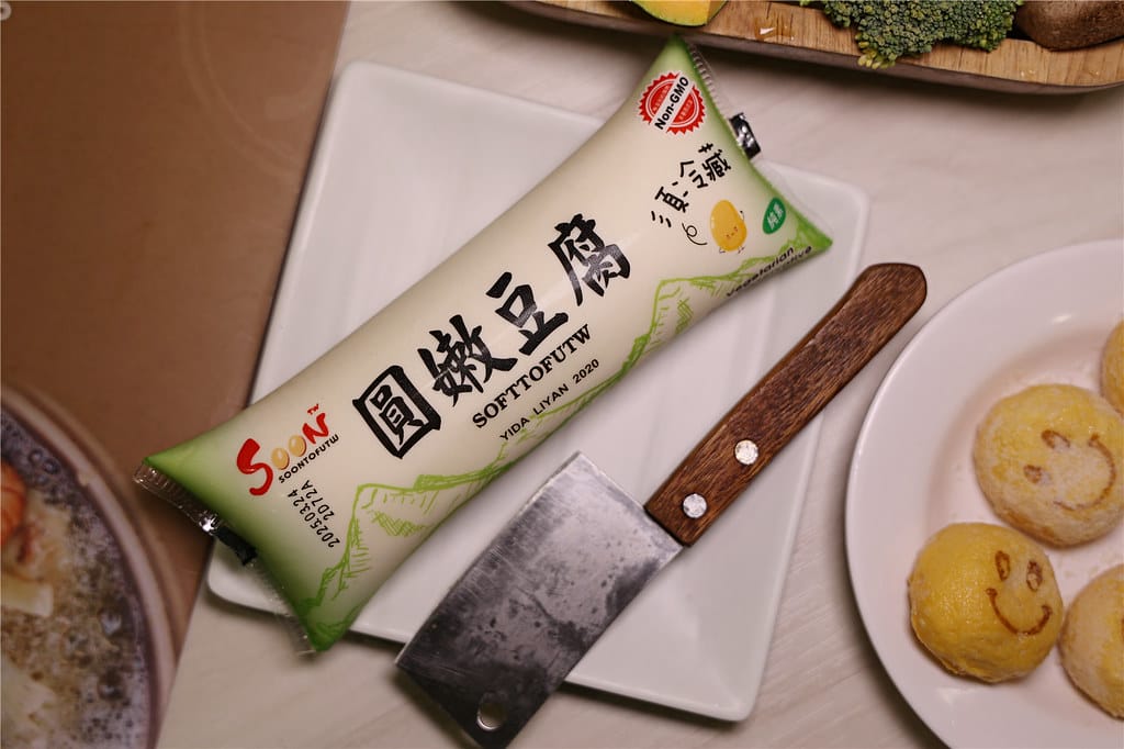 台南美食-芳鍋魚翅火鍋 原汁甘醇的鮮甜湯頭丨品嚐不一樣的平價