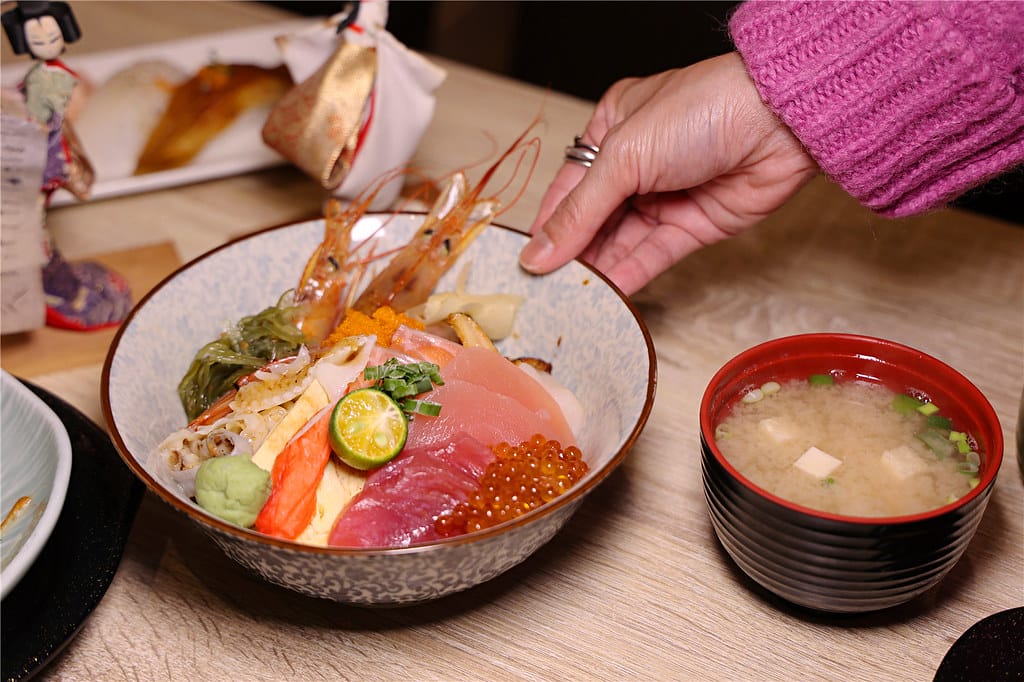 高雄美食-元町壽司 不起眼的日式料理店~ 竟是職人級團膳老師