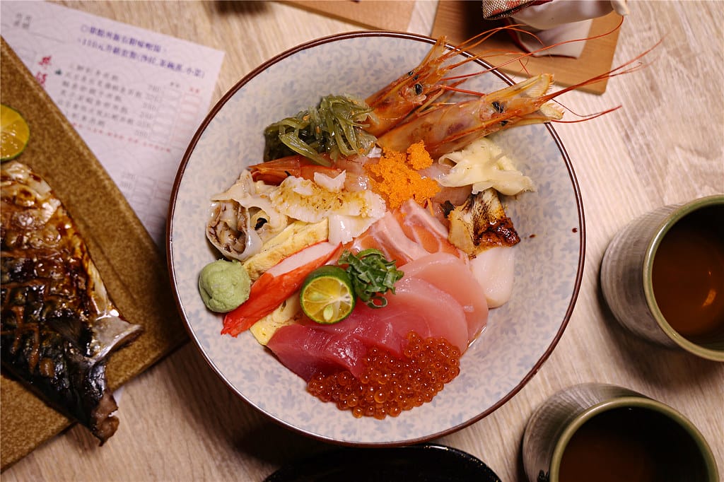 高雄美食-元町壽司 不起眼的日式料理店~ 竟是職人級團膳老師