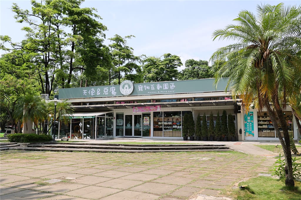 高雄旅遊-天使&惡魔寵物互動園區 城市光廊的華麗轉身!? 超