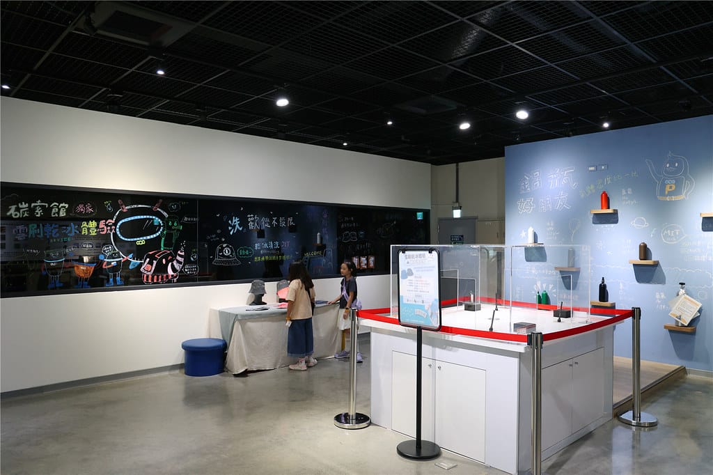 嘉義旅遊-冷研碳索館 全台首座二氧化碳教育體驗場丨乾冰曝布超