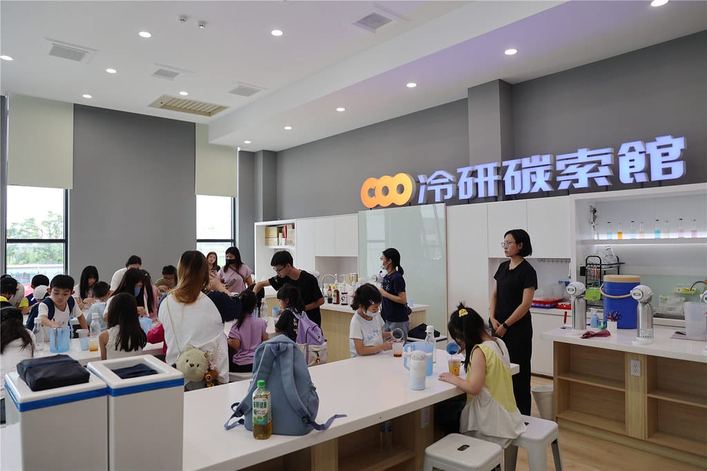 嘉義旅遊-冷研碳索館 全台首座二氧化碳教育體驗場丨乾冰曝布超