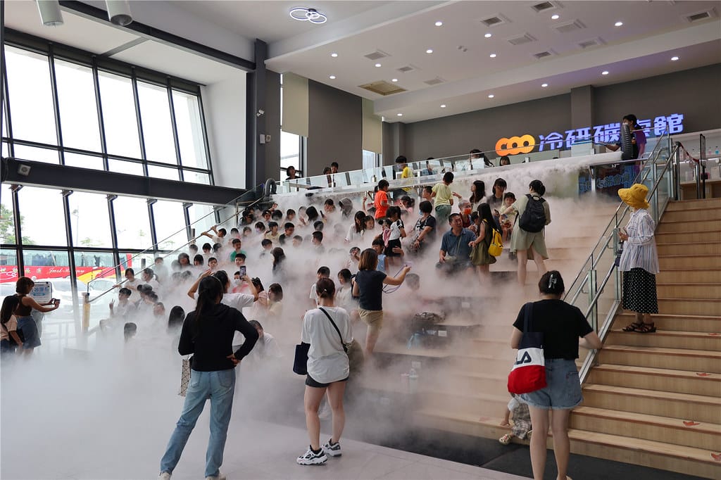 嘉義旅遊-冷研碳索館 全台首座二氧化碳教育體驗場丨乾冰曝布超
