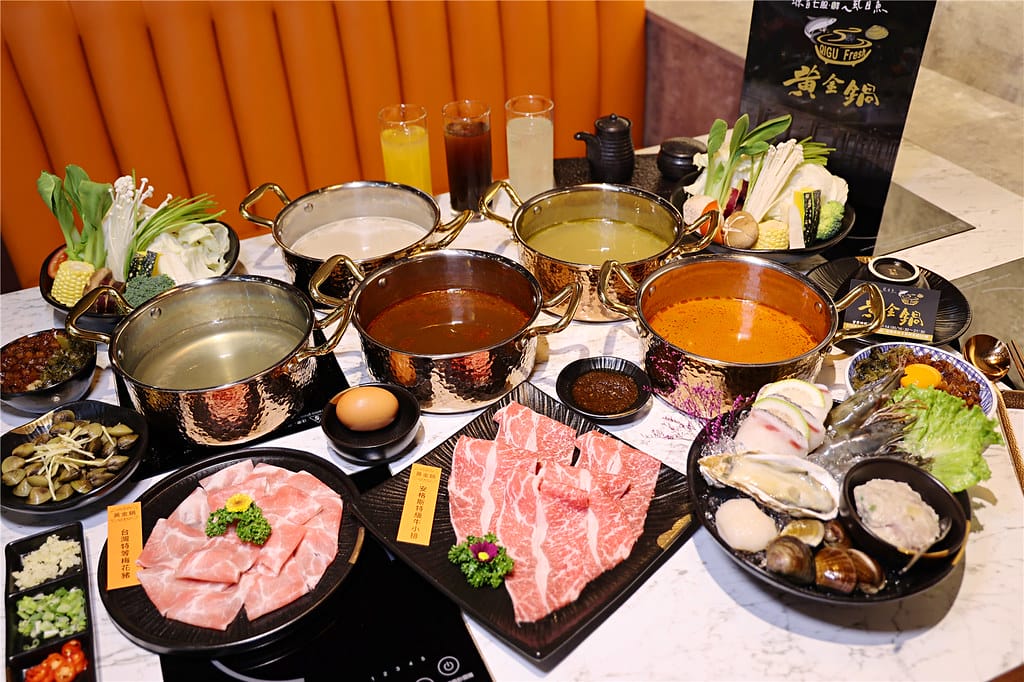 台南美食-七股鮮黃金鍋 採用虱目魚高湯底製成的黃金蜆鍋~ 頂