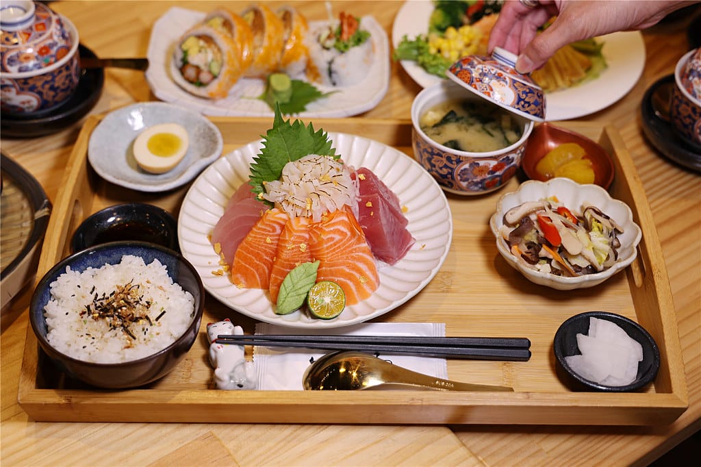 嘉義美食-心晴 日式定食專売 上班族最愛日式簡餐料理丨家庭聚