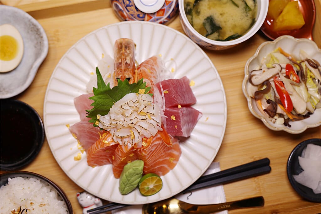 嘉義美食-心晴 日式定食專売 上班族最愛日式簡餐料理丨家庭聚