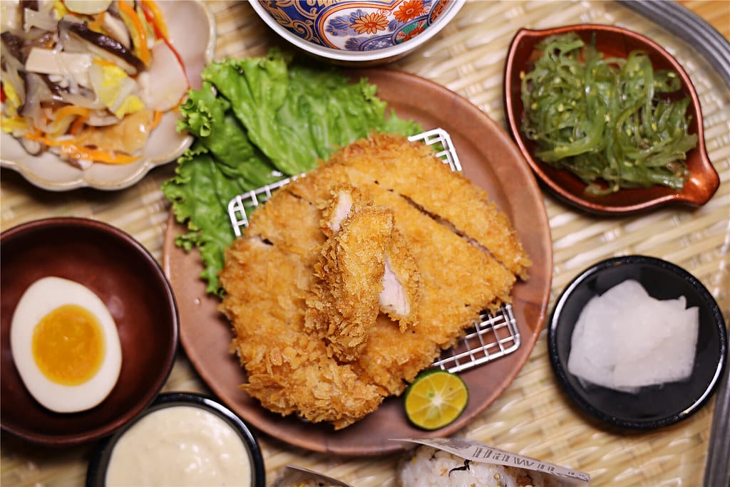 嘉義美食-心晴 日式定食專売 上班族最愛日式簡餐料理丨家庭聚