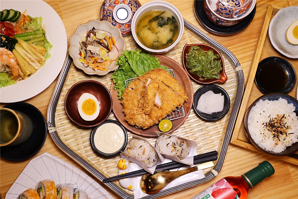 嘉義美食-心晴 日式定食專売 上班族最愛日式簡餐料理丨家庭聚