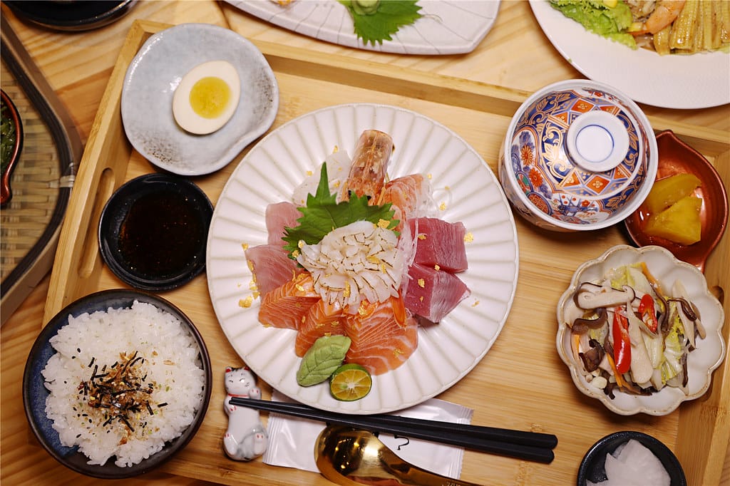 嘉義美食-心晴 日式定食專売 上班族最愛日式簡餐料理丨家庭聚